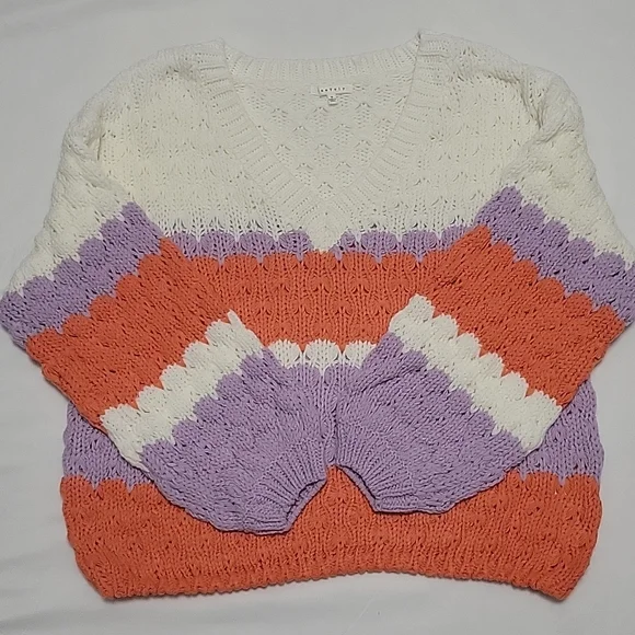 Baevely Sweater, Medium - Picture 2 of 10